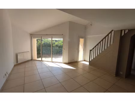 location maison  m² t-3 à pierrevert  1 220 €