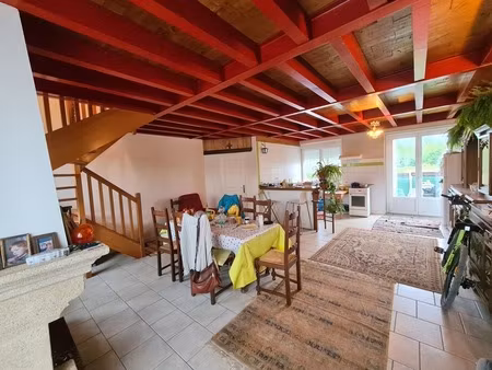maison de 80m2  grande pièce de vie  petit jardin  2 chambres