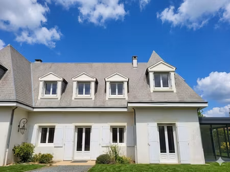 maison vertou 6 pièces 198 m2 sur une parcelle  avec piscine et étang  de 6316m².