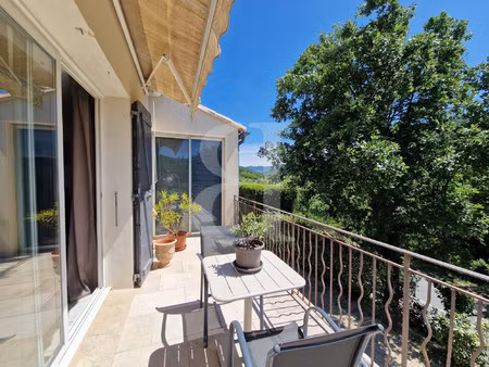 belle villa sur vaste terrain avec vue ouverte région nyons