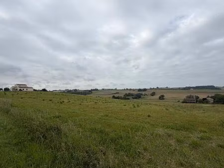 terrain à bâtir de 1346 m2 avec vue dégagée sur la campagne