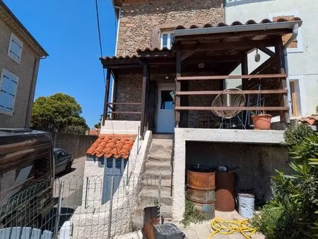 maison de village avec exterieur