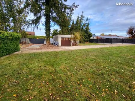 magnifique terrain clos et arboré avec garage