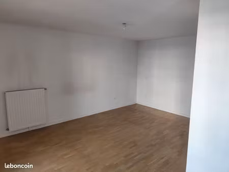 studio 32m2 + 5m2 balcon docks saint-ouen