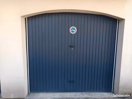 box fermé sécurisé - idéal pour moto - 10 min rer cergy-le-haut