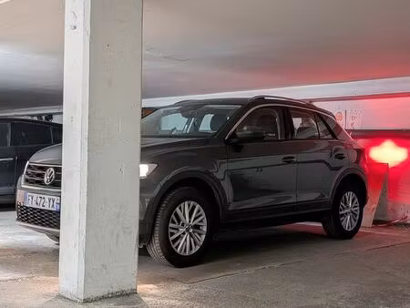 vends place de parking couverte et sécurisée louée 70/m idéal en investissement locatif ou