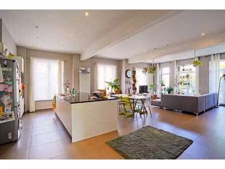 prachtig gelijkvloers appartement met terras en tuin in h...