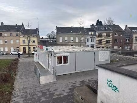 6 gekoppelde werfcontainers