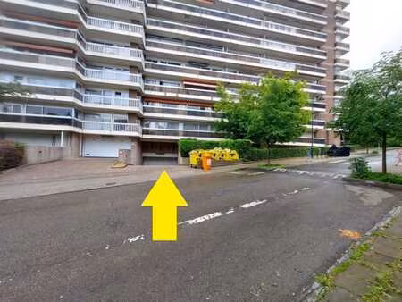garage avec possibilité de stockage +++