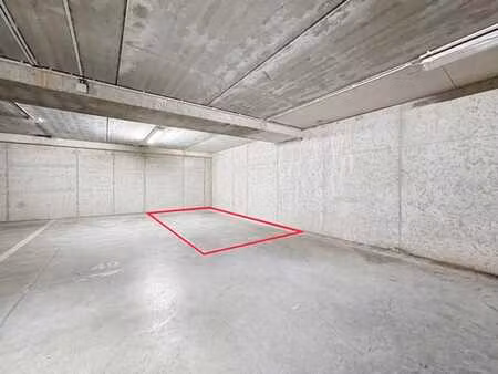 molenbeek : emplacement de parking porte automatique