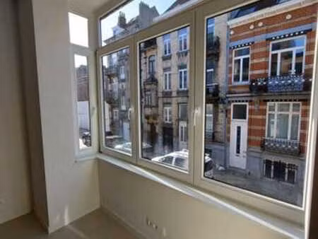 maison 4 chambres + 4 sdd / peb b ! peu de charges !