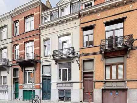 saint-gilles : belle maison de maître rénovée en 2021
