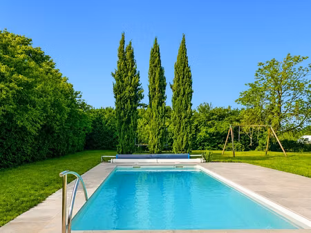 maison de ferme rénovée avec piscine et dépendances