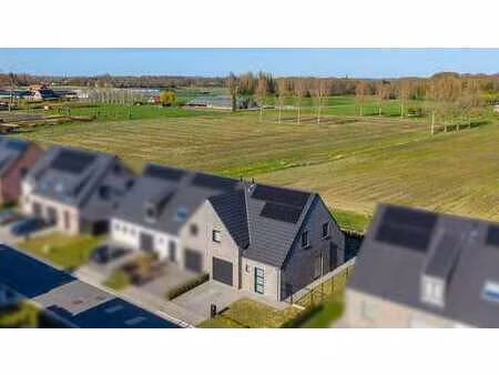 kwaliteitsvolle recente woning (2022) met landelijk zicht