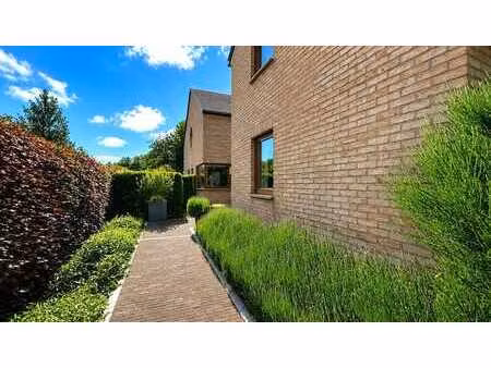 villa avec jardin de +/- 17 ares