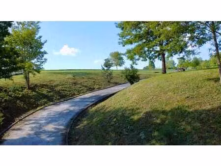 terrain avec vue imprenable à néthen  au calme !