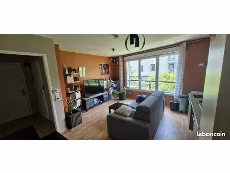 appartement t2 40 m2 très propre avec parking en sous-sol