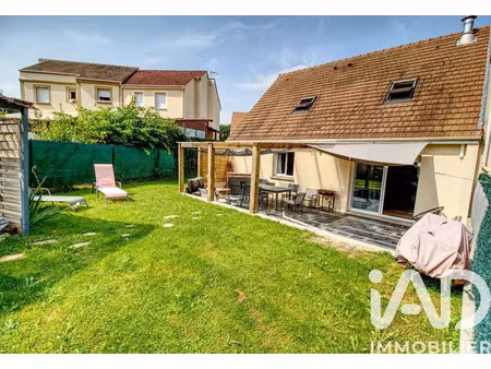 location meublée maison 6 pièces 94 m² à la ferté-gaucher (77320)  1 150 €