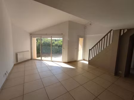 location meublée maison 3 pièces 79.3 m² à pierrevert (04860)  1 220 €