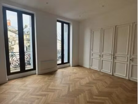 appartement de style haussmannien entièrement rénové