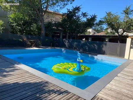 maison très bon état avec piscine et garages