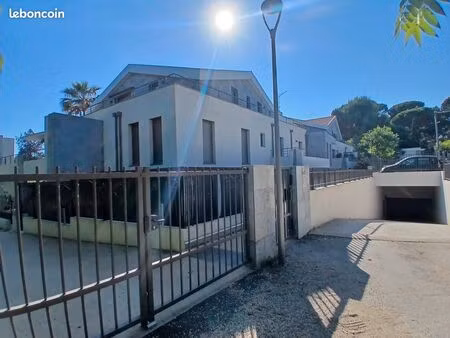double emplacement de parking en enfilade en bord de plage quartier leslecques