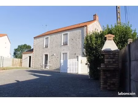 maison individuelle de 100 m² entièrement rénovée en 2012 située quartier de la blavetière