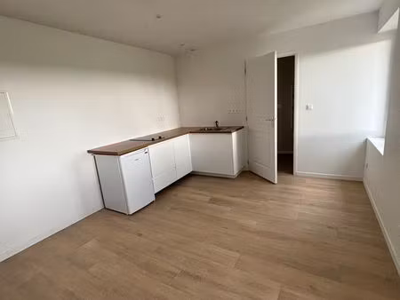 bel appartement atypique t1+ avec grande chambre sous combles