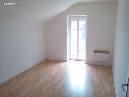f2 avec terrasse et parking