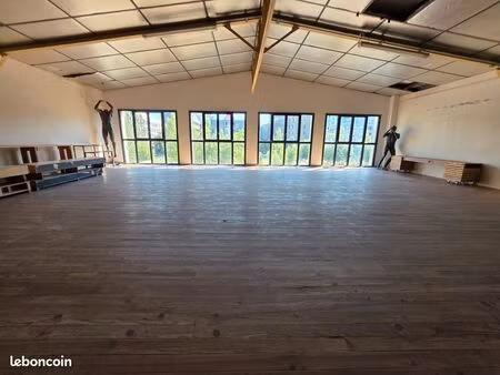 local commercial 140m² lumineux - idéal danse  yoga  sport  erp