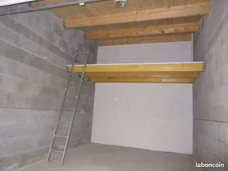 loue garage 18m² +5m² grenier st gilles croix de vie