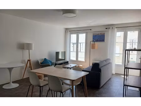 location appartement  50.2 m² t-2 à la rochelle  855 €