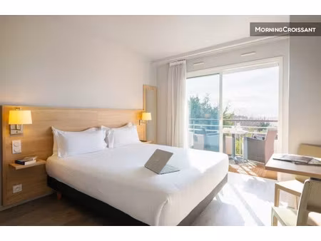 location meublée appartement 1 pièce 20 m² à le cannet (06110)  840 €