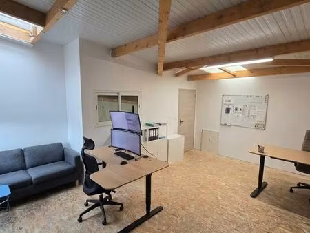 location bureau dans local d'activité 75m²
