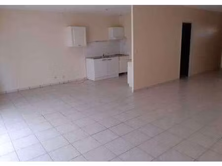 location maison à arès (33740) : à louer / 90m² arès