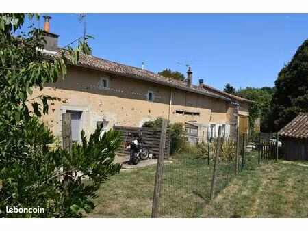 immeuble 125 m² les adjots