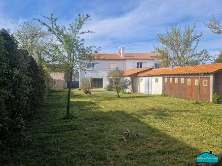 vente maison à saint-philbert-de-bouaine (85660) : à vendre / 127m² saint-philbert-de-boua