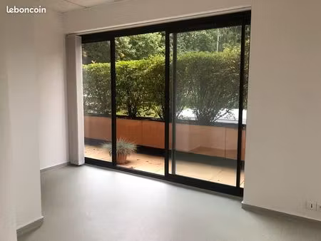 cabinet + salle d'attente (bien lire l'annonce )