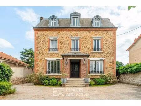 ensemble immobilier avec jardins : meulière et maison contemporaine