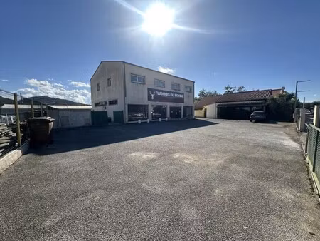 location commerce le muy 83490 235m²
