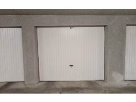 location stationnement  13.5 m² t- à voiron  80 €