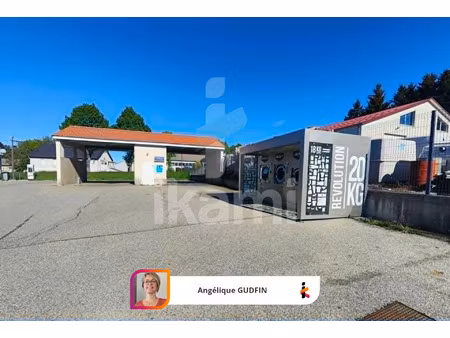 mur et fonds station de lavage