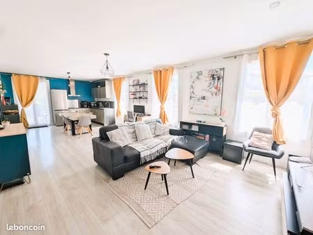 maison de plain pied  clé en main avec grand jardin  annexes et cadre de vie privilégié  s