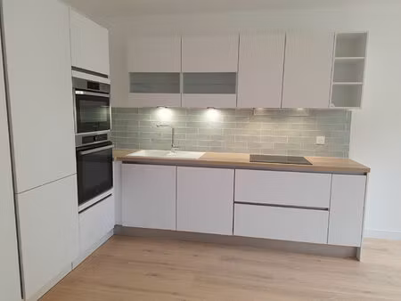 a louer - cazeres - appartement t2 de 49 m² entièrement rénové avec belle cuisine aménagée