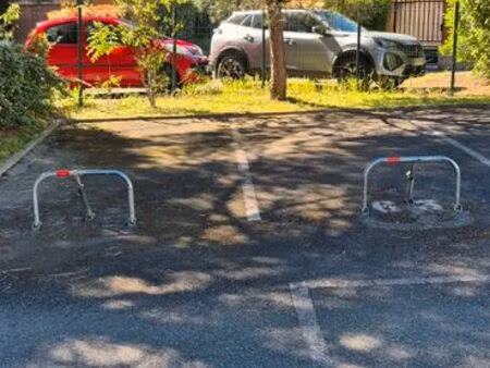 place de parking à seilh