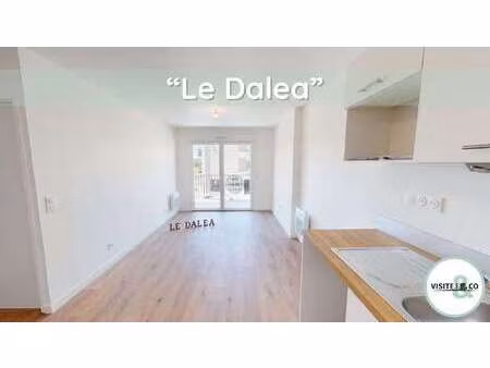 location appartement 2 pièces à courseulles-sur-mer (14470) : à louer 2 pièces / 40m² cour