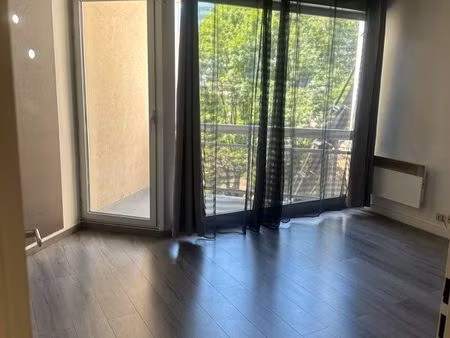 studio  27 m² sur meylan