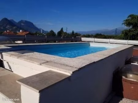 loue t4 dans maison atypique à seyssins avec jardin et piscine