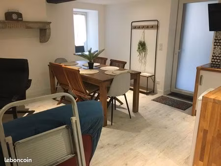 f2 – meublé – d’environ 40 m2 entièrement rénovée