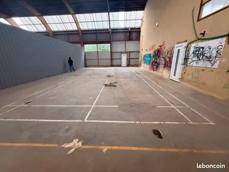 entrepôt 185 m² libre de suite